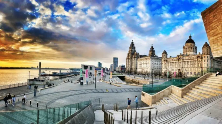 Perfect Romantic Day Out at Royal Albert Dock, Liverpool