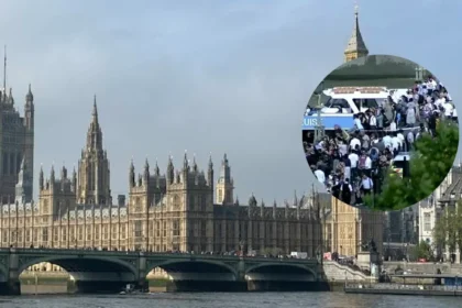 Westminster Bridge Boat Crash Injures Five Police Officers 2026