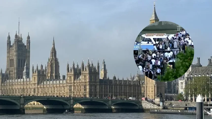 Westminster Bridge Boat Crash Injures Five Police Officers 2026
