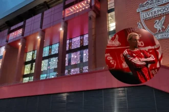 Liverpool Squad Poses for New Premier League Campaign