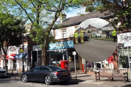 Southport Road shut as Ford Mondeo hits Bootle police van 2026