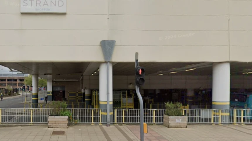 What is the public transport layout in Bootle? 1 What is the public transport layout in Bootle